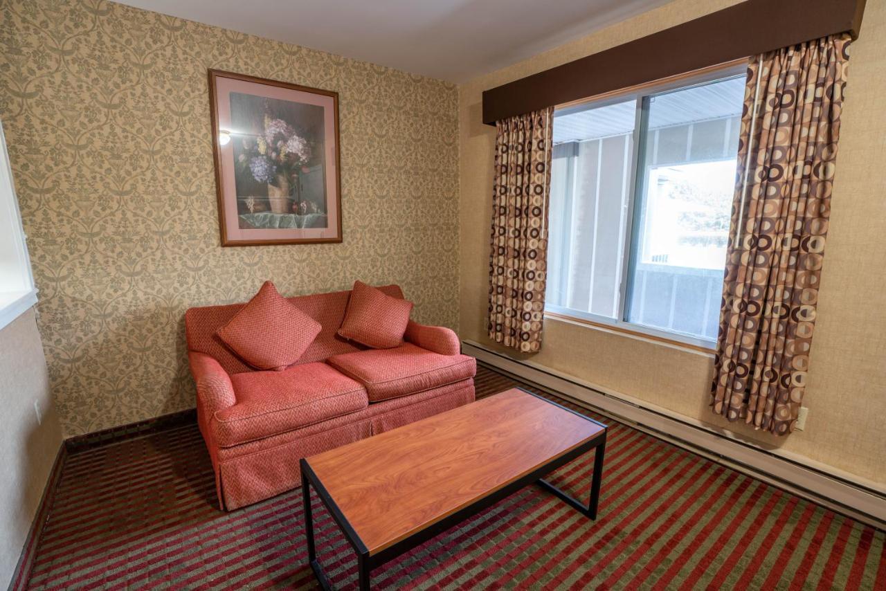 بورن All Seasons Inn & Suites المظهر الخارجي الصورة